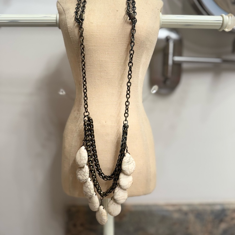 Elegant White and Gold Chain Necklace